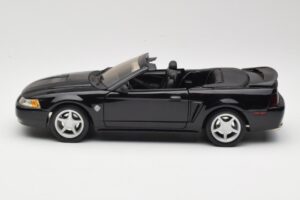 Ford Mustang GT SN95 Cabriolet Schwarz Maisto 1:18 50328 Metall — Bild 4 von 8