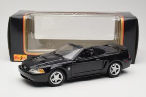 Ford Mustang GT SN95 Cabriolet Schwarz Maisto 1:18 50328 Metall — Bild 8 von 8