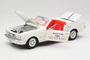 Ford Mustang Pace Car Wimbledon White Solido 1:18 81578 Metall — Bild 2 von 8