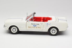 Ford Mustang Pace Car Wimbledon White Solido 1:18 81578 Metall — Bild 4 von 8