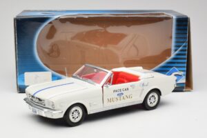 Ford Mustang Pace Car Wimbledon White Solido 1:18 81578 Metall — Bild 8 von 8