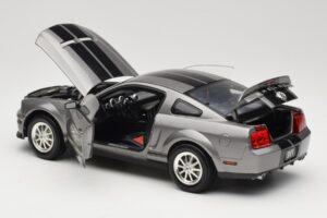 Ford Mustang S197 Shelby GT500 40th Anniversary Grau Shelby Collectibles 1:18 DC075005 Metall — Bild 5 von 8