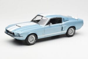 Ford Mustang Shelby GT500 Hellblau Metallic Mit Weißen Streifen AUTOart 1:18 72907 Metall