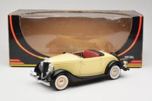 Ford Roadster Dearborn Yellow Solido 1:18 8008 Metall — Bild 8 von 8
