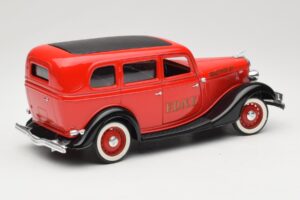 Ford Sedan Rot Solido 1:18 8066 Metall — Bild 3 von 8