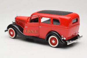 Ford Sedan Rot Solido 1:18 8066 Metall — Bild 5 von 8