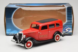 Ford Sedan Rot Solido 1:18 8066 Metall — Bild 8 von 8