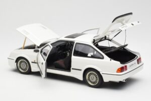 Ford Sierra RS Cosworth Weiß AUTOart 1:18 72862 Metall — Bild 5 von 8