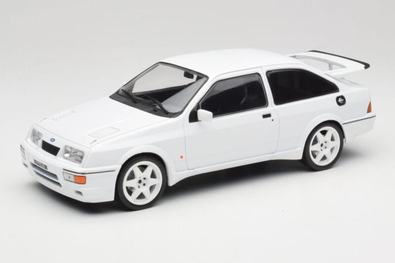 Ford Sierra RS Cosworth Weiß IXO 1:18 18CMC121 Metall