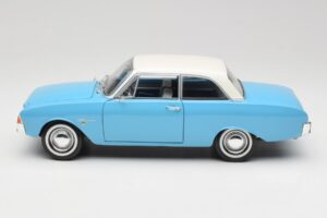 Ford Taunus 12M P1 Taunus Blue Revell 1:18 08880 Metall — Bild 4 von 8