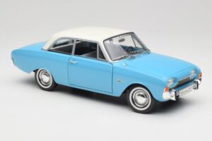 Ford Taunus 12M P1 Taunus Blue Revell 1:18 08880 Metall — Bild 6 von 8