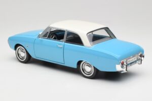 Ford Taunus 12M P1 Taunus Blue Revell 1:18 08880 Metall — Bild 7 von 8