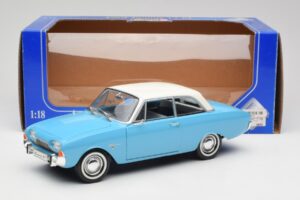 Ford Taunus 12M P1 Taunus Blue Revell 1:18 08880 Metall — Bild 8 von 8