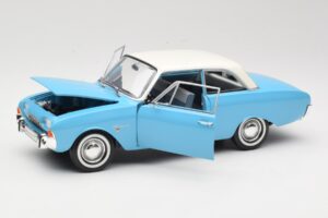 Ford Taunus 17M P2 Blau Revell 1:18 08817 Metall — Bild 2 von 8
