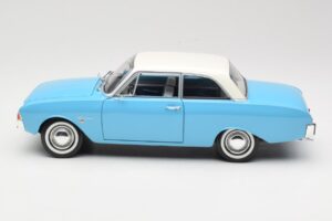 Ford Taunus 17M P2 Blau Revell 1:18 08817 Metall — Bild 4 von 8