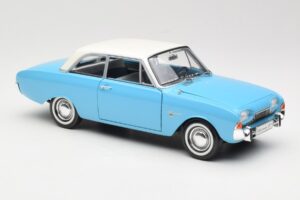 Ford Taunus 17M P2 Blau Revell 1:18 08817 Metall — Bild 6 von 8