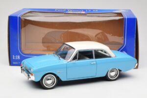 Ford Taunus 17M P2 Blau Revell 1:18 08817 Metall — Bild 8 von 8