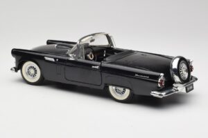 Ford Thunderbird Cabriolet Schwarz Revell 1:18 8818-M1 Metall — Bild 7 von 8
