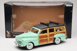 Ford Woody Panel Wagon Mintgrün Road Signature 1:18 20028 Metall — Bild 8 von 8