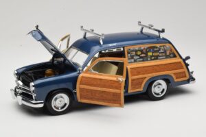 Ford Woody Station Wagon Bayview Blue Surf Shop Motor City 1:18 60002 Metall — Bild 2 von 8
