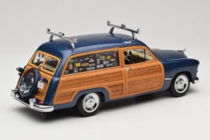 Ford Woody Station Wagon Bayview Blue Surf Shop Motor City 1:18 60002 Metall — Bild 3 von 8