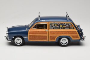 Ford Woody Station Wagon Bayview Blue Surf Shop Motor City 1:18 60002 Metall — Bild 4 von 8