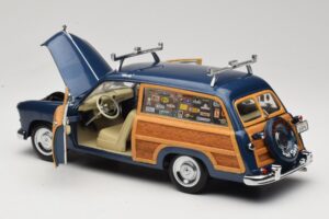 Ford Woody Station Wagon Bayview Blue Surf Shop Motor City 1:18 60002 Metall — Bild 5 von 8