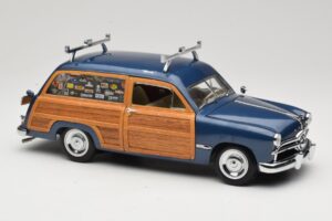 Ford Woody Station Wagon Bayview Blue Surf Shop Motor City 1:18 60002 Metall — Bild 6 von 8