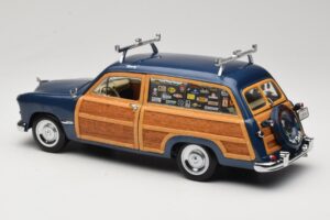 Ford Woody Station Wagon Bayview Blue Surf Shop Motor City 1:18 60002 Metall — Bild 7 von 8