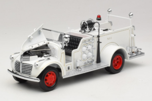 GMC Feuerwehrauto Weiß Road Signature 1:18 20068 Metall — Bild 2 von 9