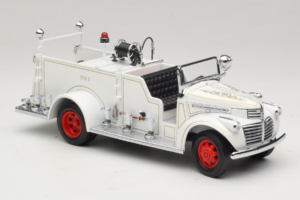 GMC Feuerwehrauto Weiß Road Signature 1:18 20068 Metall — Bild 6 von 9