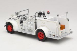 GMC Feuerwehrauto Weiß Road Signature 1:18 20068 Metall — Bild 7 von 9