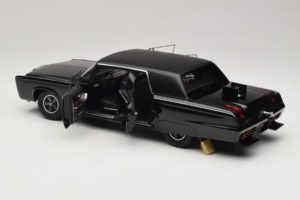 Chrysler Imperial Black Beauty Green Hornet TV Series AUTOart 1:18 71546 Metall — Bild 5 von 8