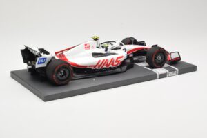 Haas VF-22 #47 M. Schumacher Bahrain GP 2022 Minichamps 1:18 117220147 Metall — Bild 3 von 6