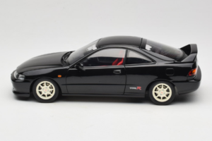 Honda Integra Type R DC2 Pre-Facelift Flamenco Black Pearl MotorHelix 1:18 M85203 Metall — Bild 4 von 8