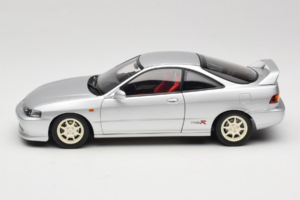 Honda Integra Type R DC2 Pre-Facelift Vogue Silver Metallic MotorHelix 1:18 M85202 Metall — Bild 4 von 8