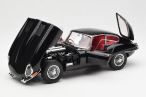 Jaguar E-Type 3.8 Series 1 Schwarz Kyosho 1:18 08954BK Metall — Bild 2 von 8