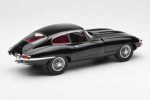 Jaguar E-Type 3.8 Series 1 Schwarz Kyosho 1:18 08954BK Metall — Bild 3 von 8