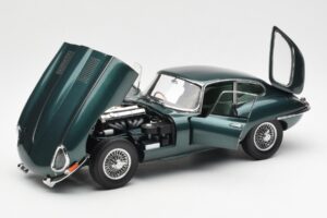 Jaguar E-Type 3.8 Series 1 Dunkelgrün Kyosho 1:18 08954DG Metall — Bild 2 von 8