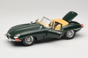 Jaguar E-Type Cabriolet Grün Bburago 1:18 3026 Metall — Bild 2 von 8