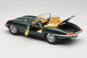 Jaguar E-Type Cabriolet Grün Bburago 1:18 3026 Metall — Bild 5 von 8
