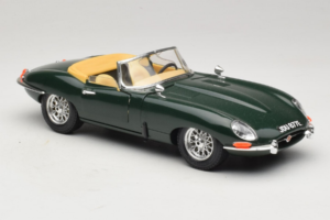 Jaguar E-Type Cabriolet Grün Bburago 1:18 3026 Metall — Bild 6 von 8
