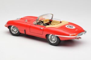 Jaguar E-Type Cabriolet Rot Bburago 1:18 3016 Metall — Bild 7 von 8