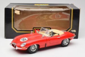 Jaguar E-Type Cabriolet Rot Bburago 1:18 3016 Metall — Bild 8 von 8