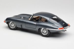 Jaguar E-Type Series 1 Grün Bburago 1:18 3018-M1 Metall — Bild 4 von 8