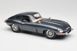 Jaguar E-Type Series 1 Grün Bburago 1:18 3018-M1 Metall — Bild 6 von 8