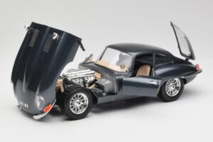 Jaguar E-Type Series 1 Grün Bburago 1:18 3018-M1 Metall — Bild 8 von 8
