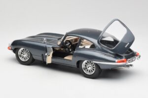 Jaguar E-Type Grau Bburago 1:18 30018 Metall — Bild 5 von 8