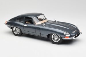 Jaguar E-Type Grau Bburago 1:18 30018 Metall — Bild 6 von 8