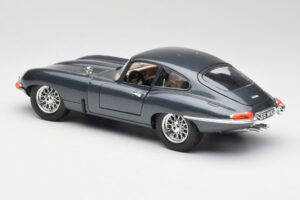 Jaguar E-Type Grau Bburago 1:18 30018 Metall — Bild 7 von 8